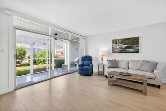 330 Tudor Dr in Cape Coral, FL - Building Photo - Building Photo