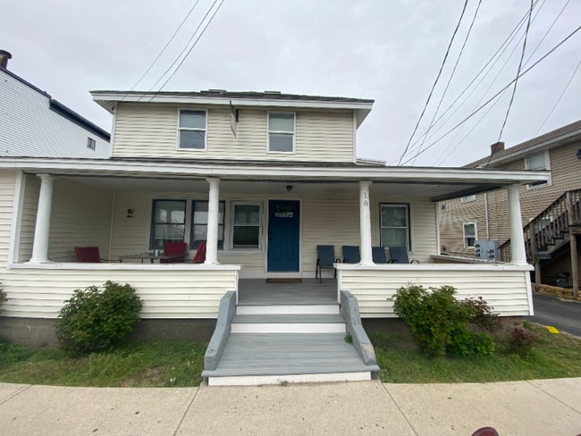 16 M St