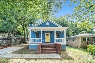 218 Barfield Ave SW in Atlanta, GA - Building Photo