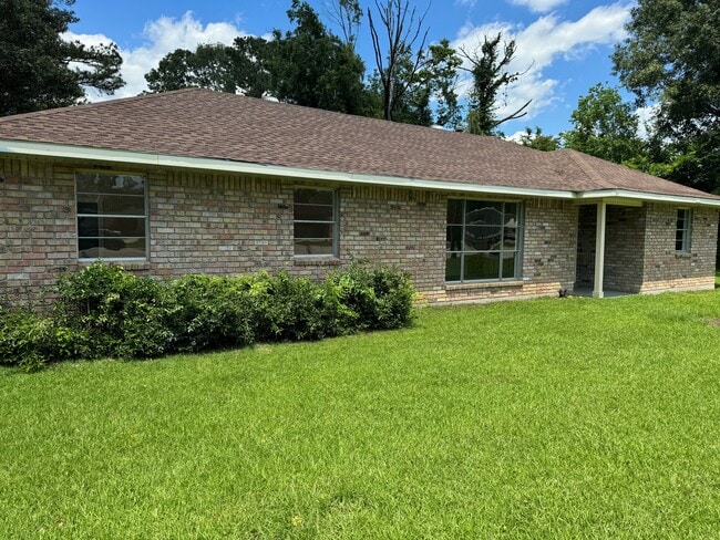 14747 S Harrells Ferry Rd in Baton Rouge, LA - Building Photo - Building Photo