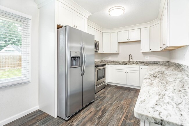 1812 Meadow Lake Dr in Norfolk, VA - Building Photo - Building Photo