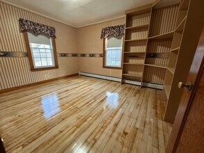 4 Maple Ave, Unit 4 maple abe in Claremont, NH - Foto de edificio - Building Photo