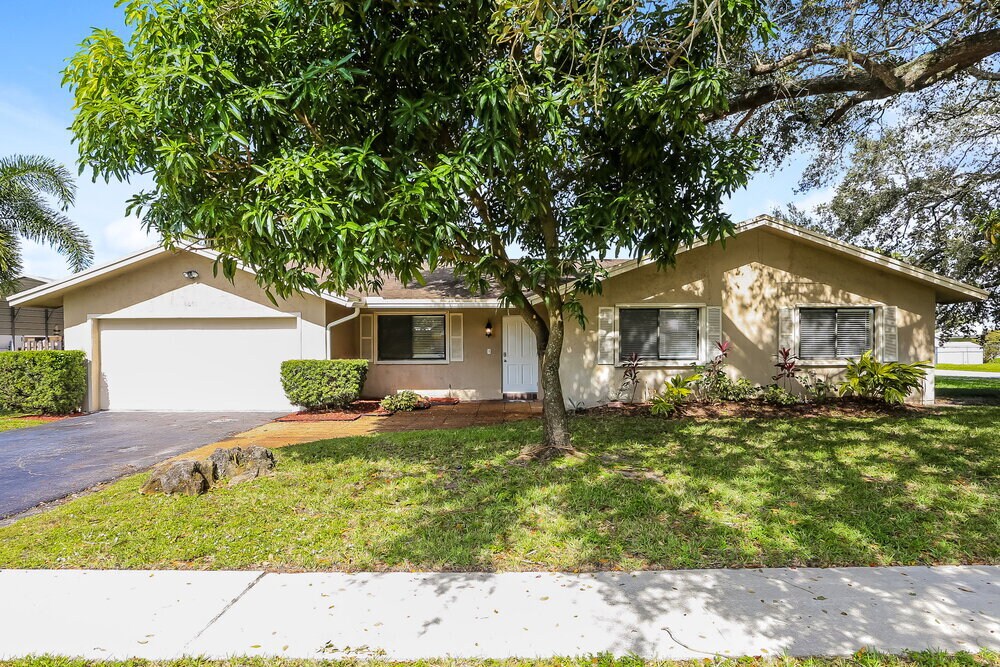6801 SW 43rd St in Davie, FL - Building Photo