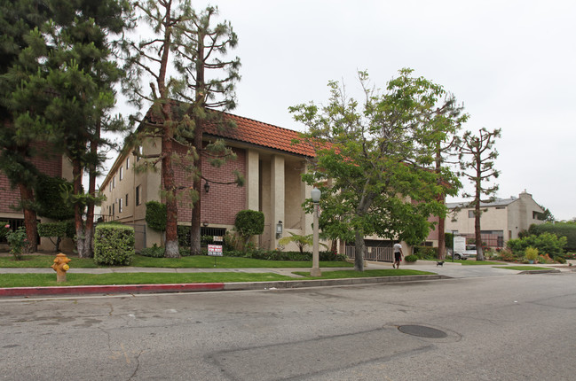 Agnes Apartments in Valley Village, CA - Building Photo - Building Photo