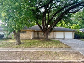 7868 Broadview Dr in Houston, TX - Building Photo