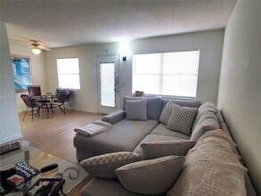 800 SW 131st Ave in Pembroke Pines, FL - Building Photo - Building Photo