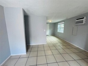 11733 N 12th St in Tampa, FL - Building Photo - Building Photo