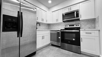 1470 NW 22nd Ct in Fort Lauderdale, FL - Building Photo - Building Photo