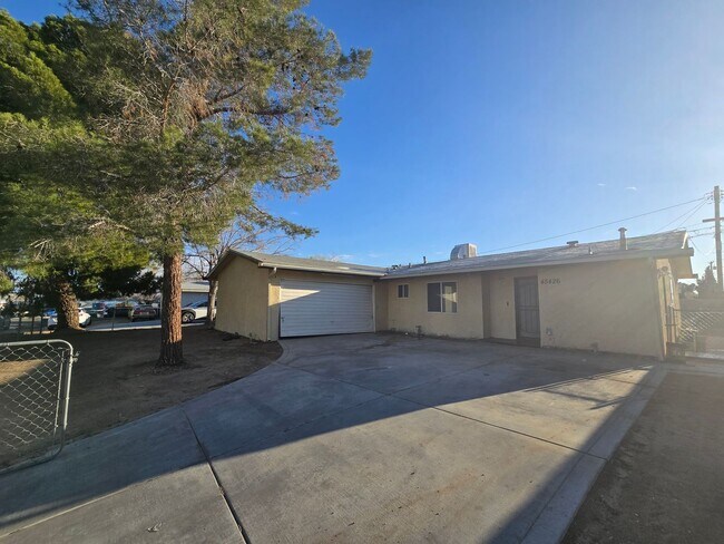 45428 4th St E in Lancaster, CA - Building Photo - Building Photo
