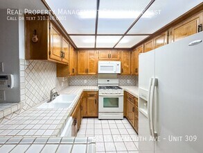 8515 Falmouth Ave in Los Angeles, CA - Foto de edificio - Building Photo