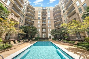 718 W Trade St in Charlotte, NC - Building Photo