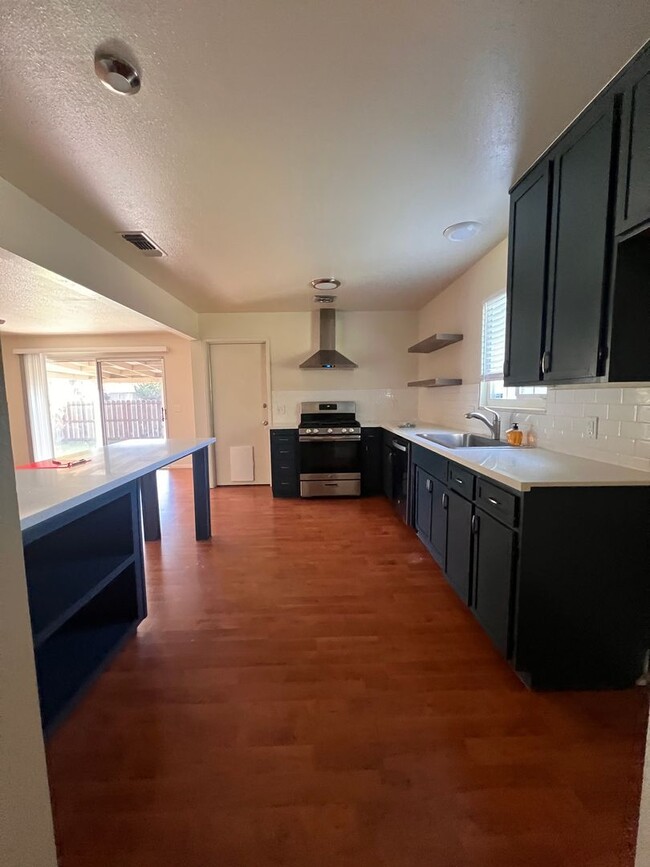 201 E Holly Ave in Atwater, CA - Building Photo - Building Photo