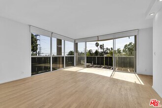 4455 Los Feliz Blvd in Los Angeles, CA - Building Photo - Building Photo