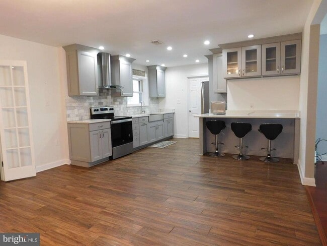 property at 1605 N Craig St