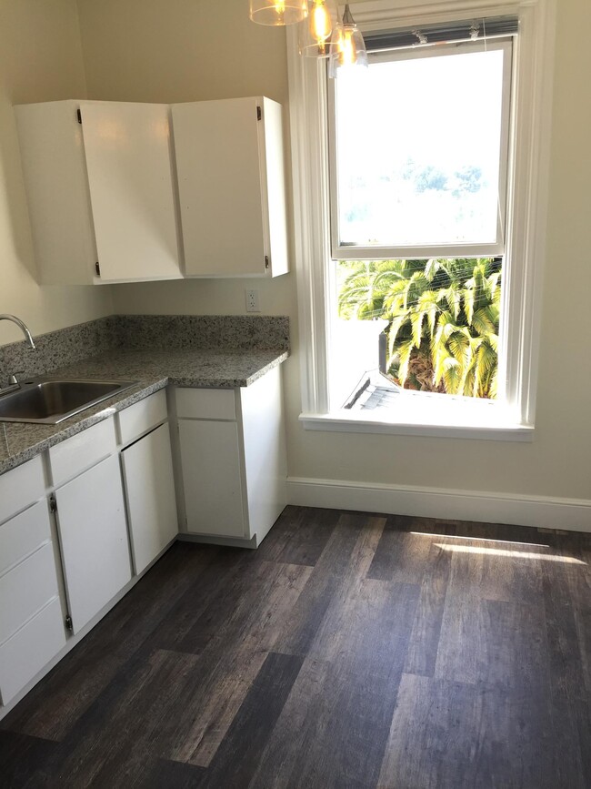 1215 Sacramento St in Vallejo, CA - Building Photo - Building Photo