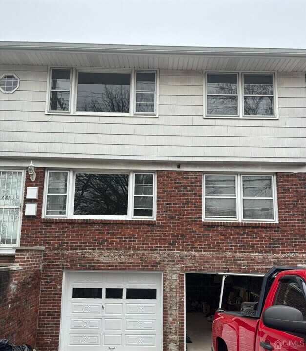 685 New Brunswick Ave-Unit -1 in Perth Amboy, NJ - Building Photo