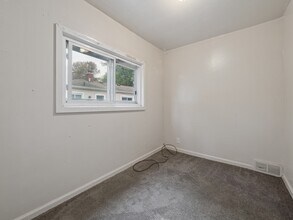 6024 Hazel St, Unit 6024 HAZEL in Taylor, MI - Building Photo - Building Photo