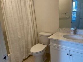 179 Log Pond Ln in Sacramento, CA - Building Photo - Building Photo