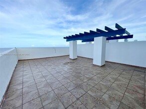 7600 Collins Ave in Miami Beach, FL - Foto de edificio - Building Photo