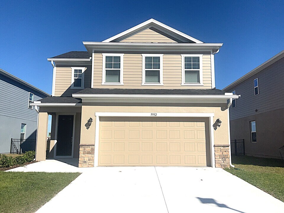 5952 Sycamore Pl St in St. Cloud, FL - Foto de edificio