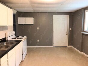 4911 Valley Dale Dr SW-Unit -Unit C in Lilburn, GA - Building Photo - Building Photo