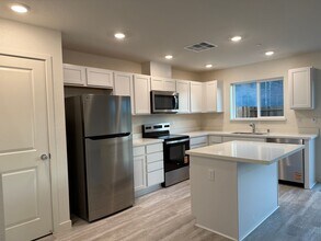 8145 Whippersnapper Wy in Roseville, CA - Building Photo - Building Photo