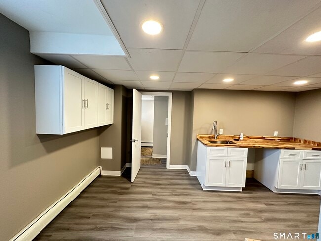 40 Oak St in Windsor Locks, CT - Building Photo - Building Photo