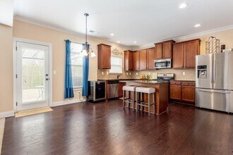 5535 Rialto Way in Cumming, GA - Foto de edificio - Building Photo
