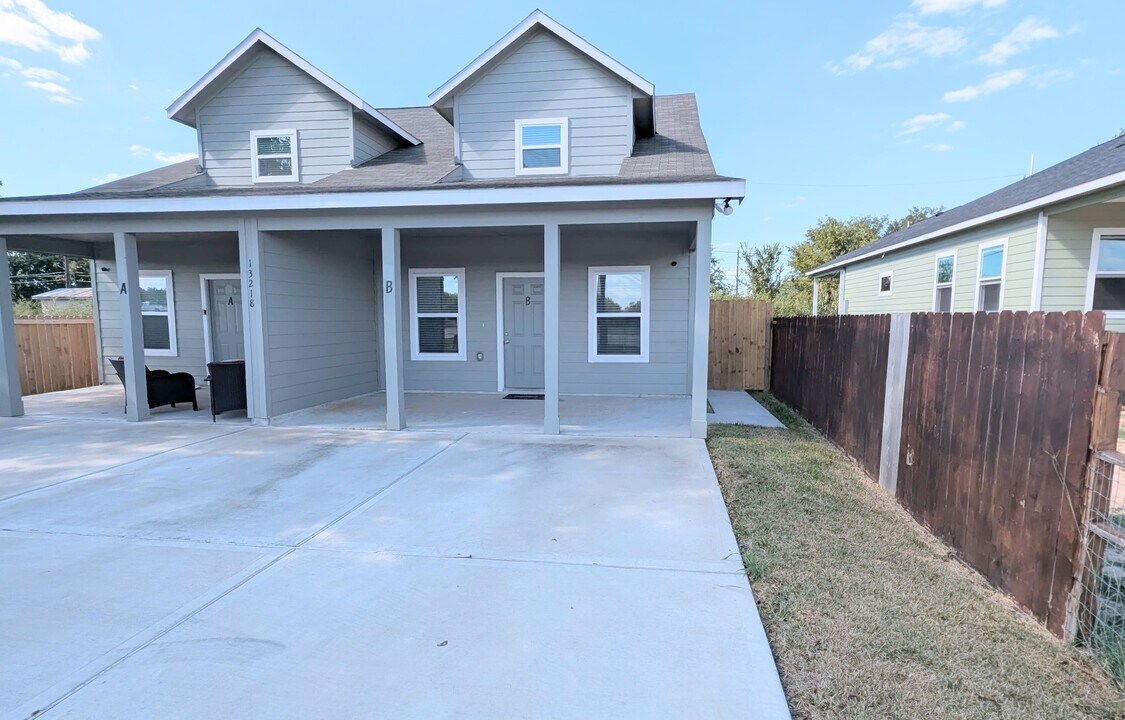 13218 HP Johnson St, Unit B in Kendleton, TX - Building Photo