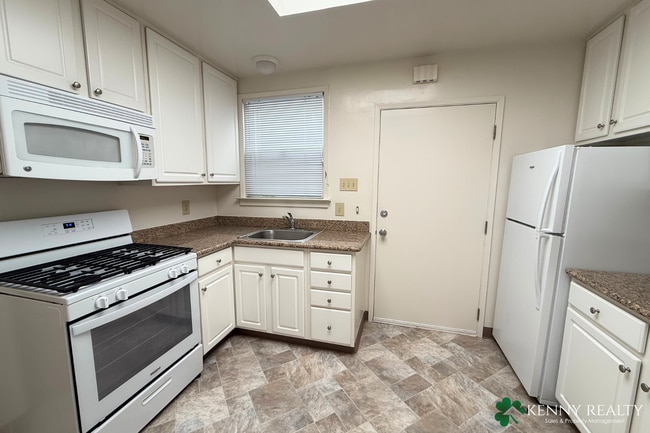 359 3rd Ln in South San Francisco, CA - Building Photo - Building Photo