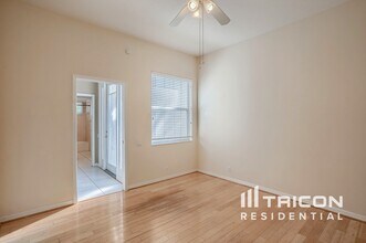 9614 Greenpointe Dr in Tampa, FL - Foto de edificio - Building Photo