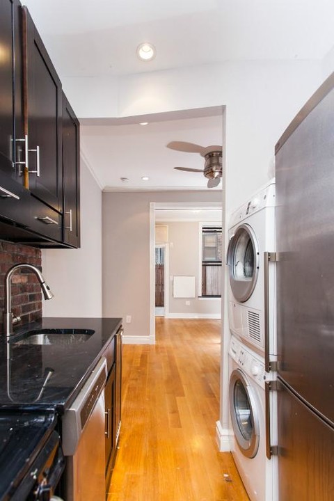 134 Orchard St in New York, NY - Building Photo