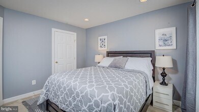 8070 Samuel Wallis St in Lorton, VA - Building Photo - Building Photo