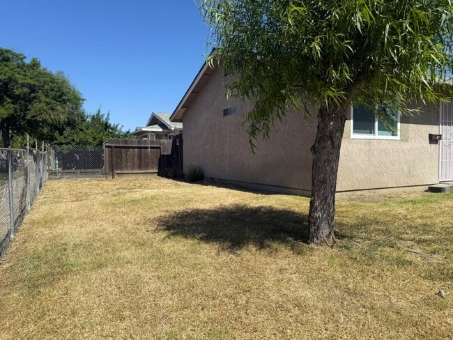 1211-1215 H St in Merced, CA - Building Photo - Building Photo