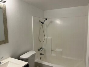 18754 Mandan St, Unit 1306 in Santa Clarita, CA - Foto de edificio - Building Photo