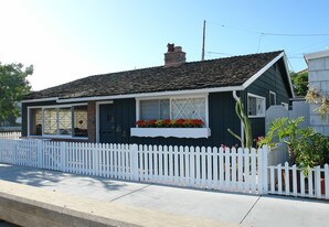 1411 N Bayfront in Newport Beach, CA - Building Photo