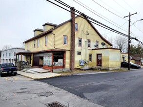 204 Main St in Maybrook, NY - Foto de edificio - Building Photo