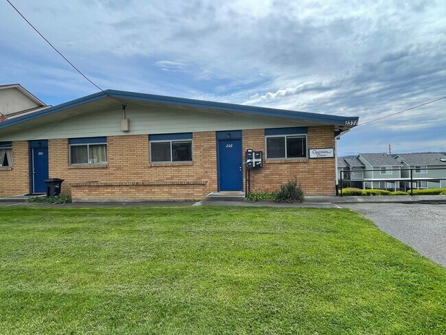 1371 SE 9th Ave in Oak Harbor, WA - Building Photo - Building Photo