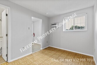 118 Charles St in Mount Oliver, PA - Building Photo - Building Photo