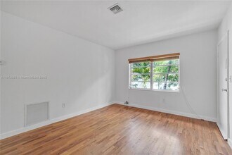 411 Santander Ave, Unit 1 in Coral Gables, FL - Building Photo - Building Photo