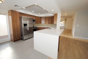 3703 E Montecito Ave, Unit Haver Condo For Rent in Phoenix, AZ - Building Photo