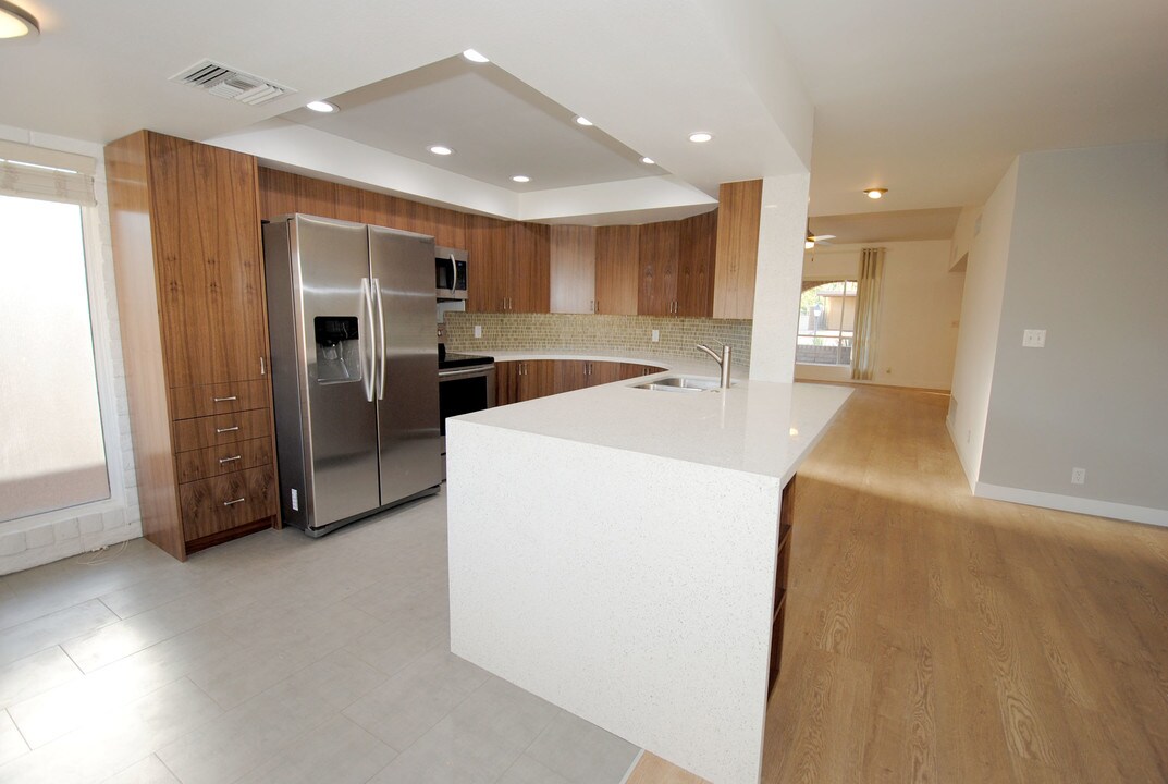 3703 E Montecito Ave, Unit Haver Condo For Rent in Phoenix, AZ - Foto de edificio