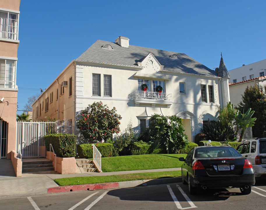 350 S Cloverdale Ave in Los Angeles, CA - Building Photo