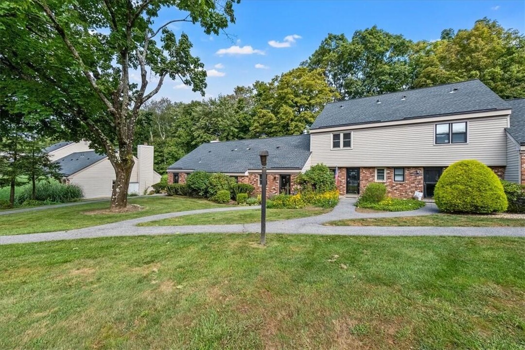 177 Heritage Hills in Somers, NY - Building Photo