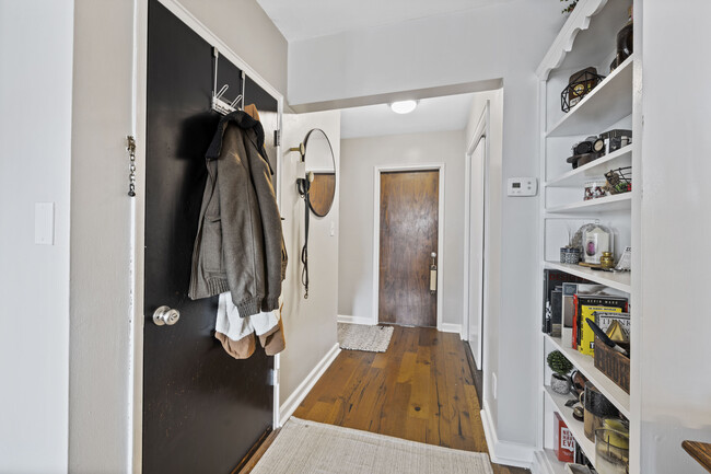 609 Hamilton Street, Unit Apt B in Norristown, PA - Building Photo - Building Photo