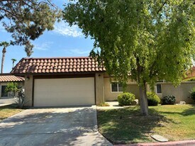 75325 Pino Dr in Palm Desert, CA - Building Photo