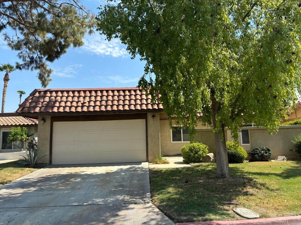 75325 Pino Dr in Palm Desert, CA - Building Photo