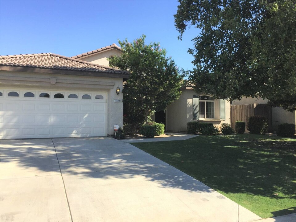 11111 Vista Del Valle Dr in Bakersfield, CA - Building Photo