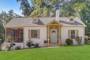 711 Campbell Cir in Hapeville, GA - Building Photo