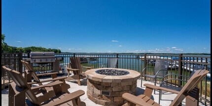 5600 Lake Edge Rd, Unit Waubesa shores in McFarland, WI - Foto de edificio - Building Photo